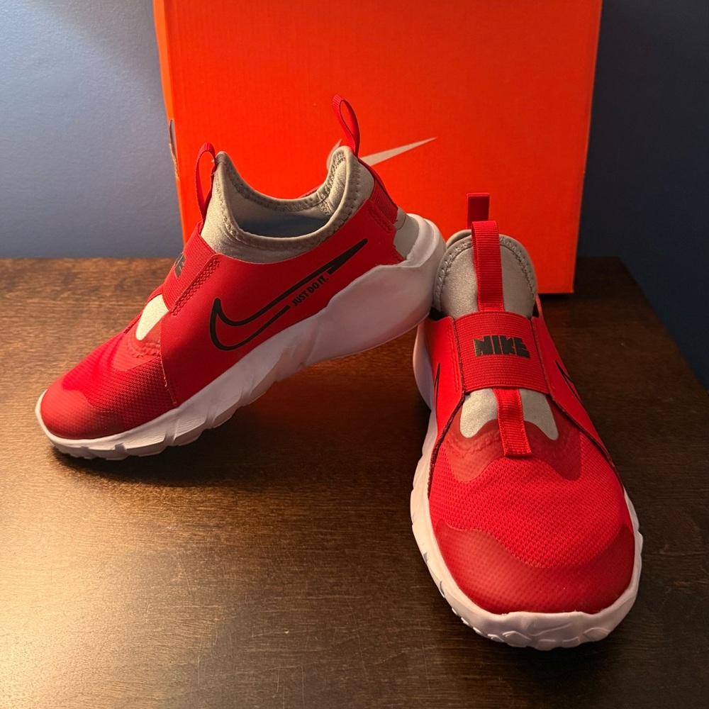 Nike Flex Runner slip on sneakers
